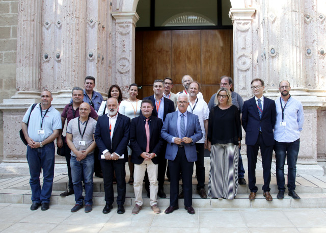 Aprobada la Ley Audiovisual de Andalucía tras más de 4 años en debate. La norma incluye la creación de un Consejo de Participación, la gestión directa de los medios públicos y mayor endurecimiento para acabar con las emisiones ilegales