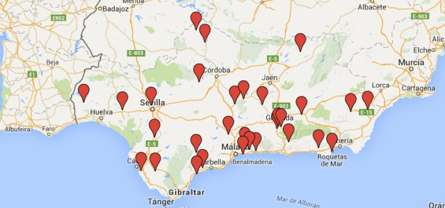 Cerca de una treintena de ayuntamientos andaluces externalizan sus emisoras públicas locales. Málaga es la provincia con más radios irregulares